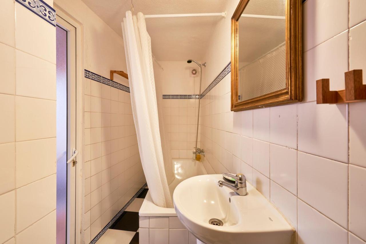 Apartamento Light Filled Near Chiado, By Timecooler